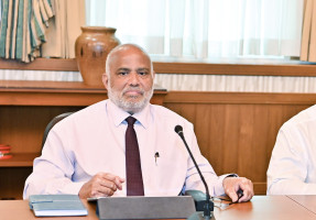 ސްޕެއިންގައި ކިޔަވަމުންދާ ދިވެވި ދަރިވަރުންނާ ޑރ. ހައިދަރު ބައްދަލުކުރައްވައިފި