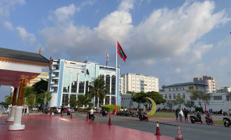 ވީއައިއޭ އިން ފުރަންދިޔަ މީހެއްގެ އަތުން ވަޒަންތަކެއް