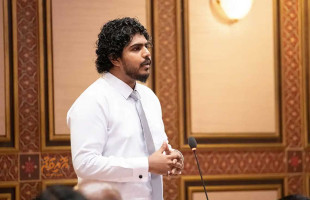 އައްޑޫ ސިޓީގައި ވަކިވަކި ކައުންސިލު ހަދައިފިނަމަ، ބާރުވެރިކަން ބީވެދާނެ: އަޒާން