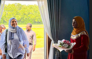 އީދު ފާހަގަކުރުމަށް ޑރ. ޢާއިޝަތު ޝިހާމް ހައްދުންމައްޗަށް