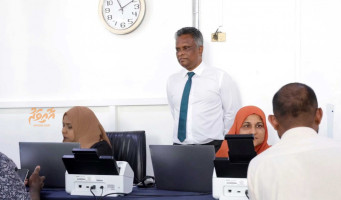 ފްލެޓު ލިސްޓަށް ޝަކުވާ ހުށަހެޅުމަށް ހަދާފައިވާ ޑެސްކުތަކުގެ މަސައްކަތް މޭޔަރު ބައްލަވާލައްވައިފި