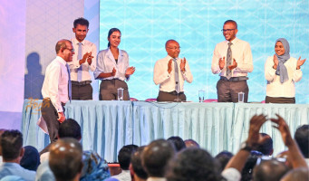 މިސަރުކާރުން ހެޔޮވެރިކަމުގެ ޗާޓުން ބޭރުވުމުގެ ހީލަތްތެރި ނިޔަތް އެބަ ފާޅުވާ: ޑިމޮކްރެޓްސް