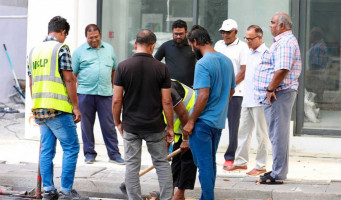 ކާނުތައް ސާފުކުރުމުގެ މަސައްކަތަށް ލޯކަލް ކައުންސިލް މިނިސްޓްރީގެ މުވައްޒަފުން