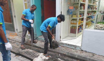 މާލޭގެ މަގުތަކުގެ ކާނުތައް ސާފުކުރަން މިނިސްޓްރީން ނުކުންނަނީ