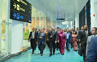 ވީއައިއޭ ގައި ބަންގީގެ އަޑު އިވޭގޮތަށް ހެދުމުން ތައުރީފްގެ ބަސްތައް ރައީސް އަށް!