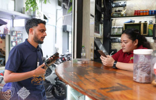 2 ބިދޭސީން އިމިގްރޭޝަންގެ ބެލުމުގެދަށަށް ގެންގޮސްފި