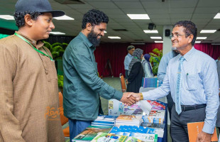 މަޢުރިފާ ފޮތް މައުރަޒު ކުރިއަށް!