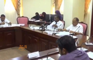 މީޑިއާ ބިލު ދިރާސާކުރާ ކޮމިޓީ ސިއްރުކުރުމުން ނޫސްވެރިން އިހުތިޖާޖަށް!