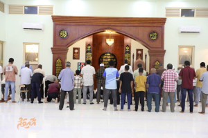 ކޮންމެ ދުވަހަކު 5 ފަހަރު ބަންގީގައި ގޮވާލަނީ ކާމިޔާބު ހޯދުމަށް، ނަމާދަށް އަވަސްވެގަނޭ