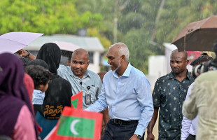 ވޭމަންޑޫ ކައުންސިލުން ރައީސް އަށް ދެންނެވީ އެރަށުގައި ހިނގަމުންދާ މަސައްކަތްތައް ހުއްޓާނުލުމަށް