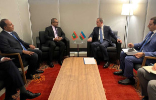 ދިވެހީންނަށް ވިސާއާނުލާ އަޒަރުބައިޖާނަށް ދަތުރުކުރެވޭ އެއްބަސްވުމެއްގައި ސޮއިކޮށްފި