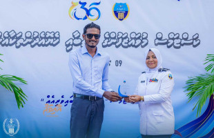 ގުރައިދޫގައި ހުންނަ ހާއްސަ އެހީއަށް ބޭނުންވާ މީހުންގެ މަރުކަޒަށް ކަސްޓަމްސް މުވައްޒަފުންގެ އެހީތެރިކަން